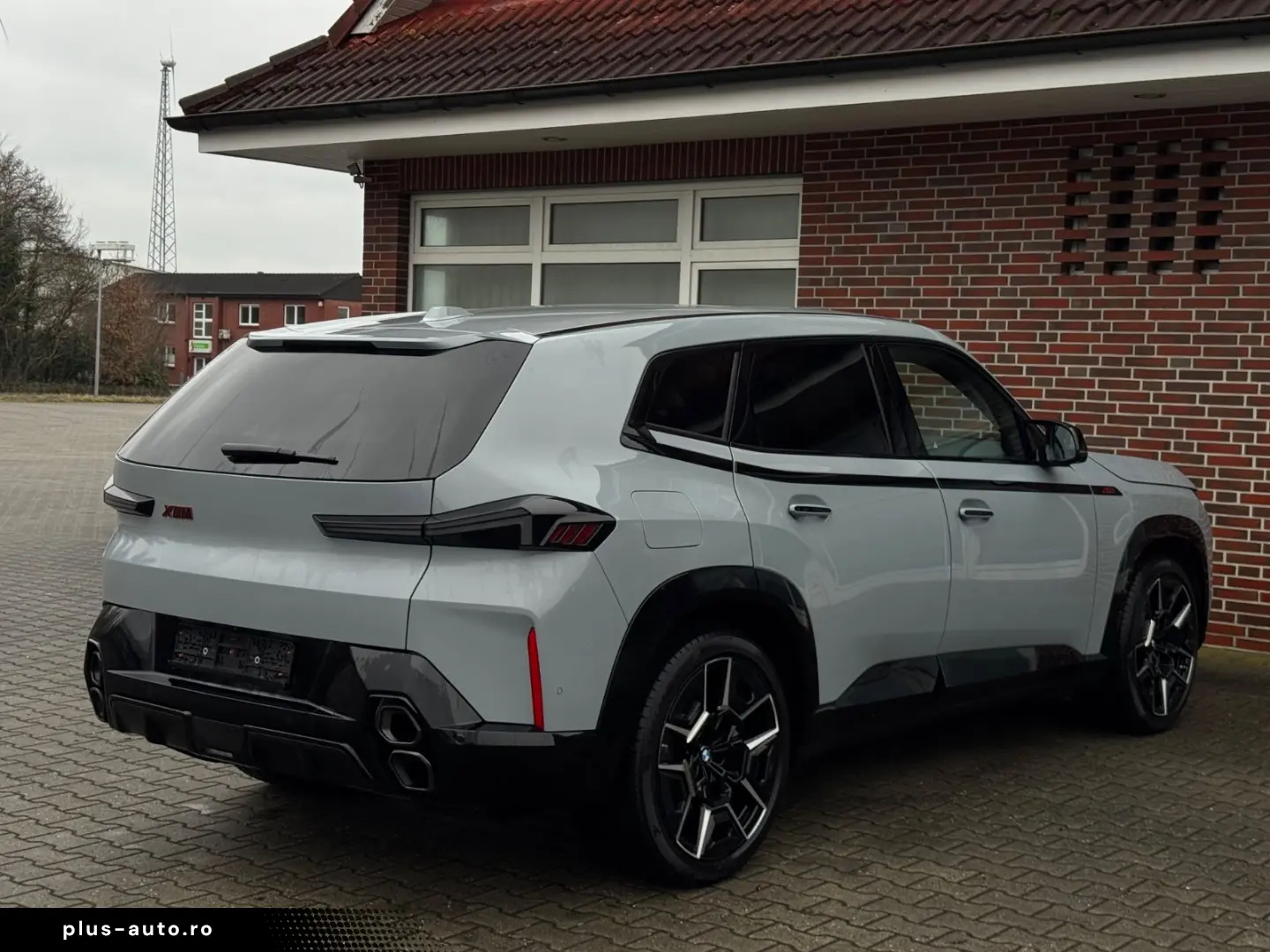 BMW XM LABEL RED  Bowers & Wilkins Massage Adapt.M