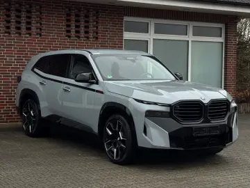 BMW XM LABEL RED  Bowers & Wilkins Massage Adapt.M