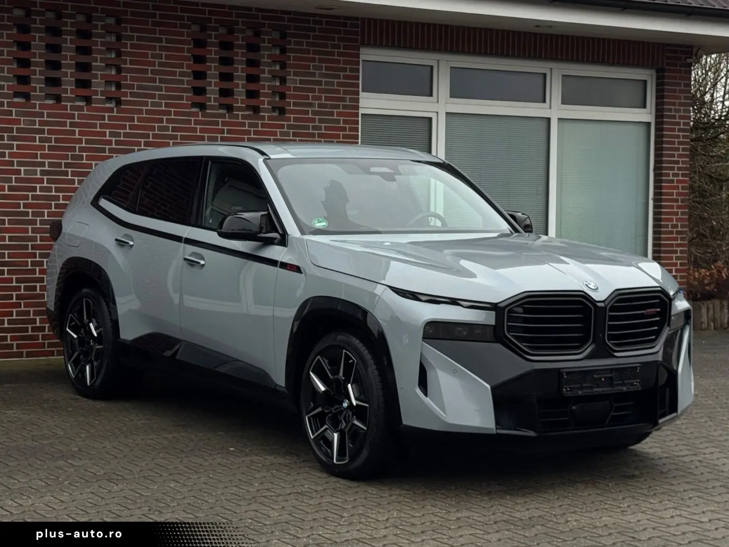 BMW XM LABEL RED  Bowers & Wilkins Massage Adapt.M