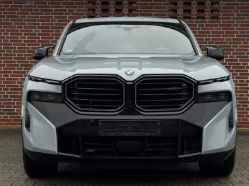 BMW XM LABEL RED  Bowers & Wilkins Massage Adapt.M