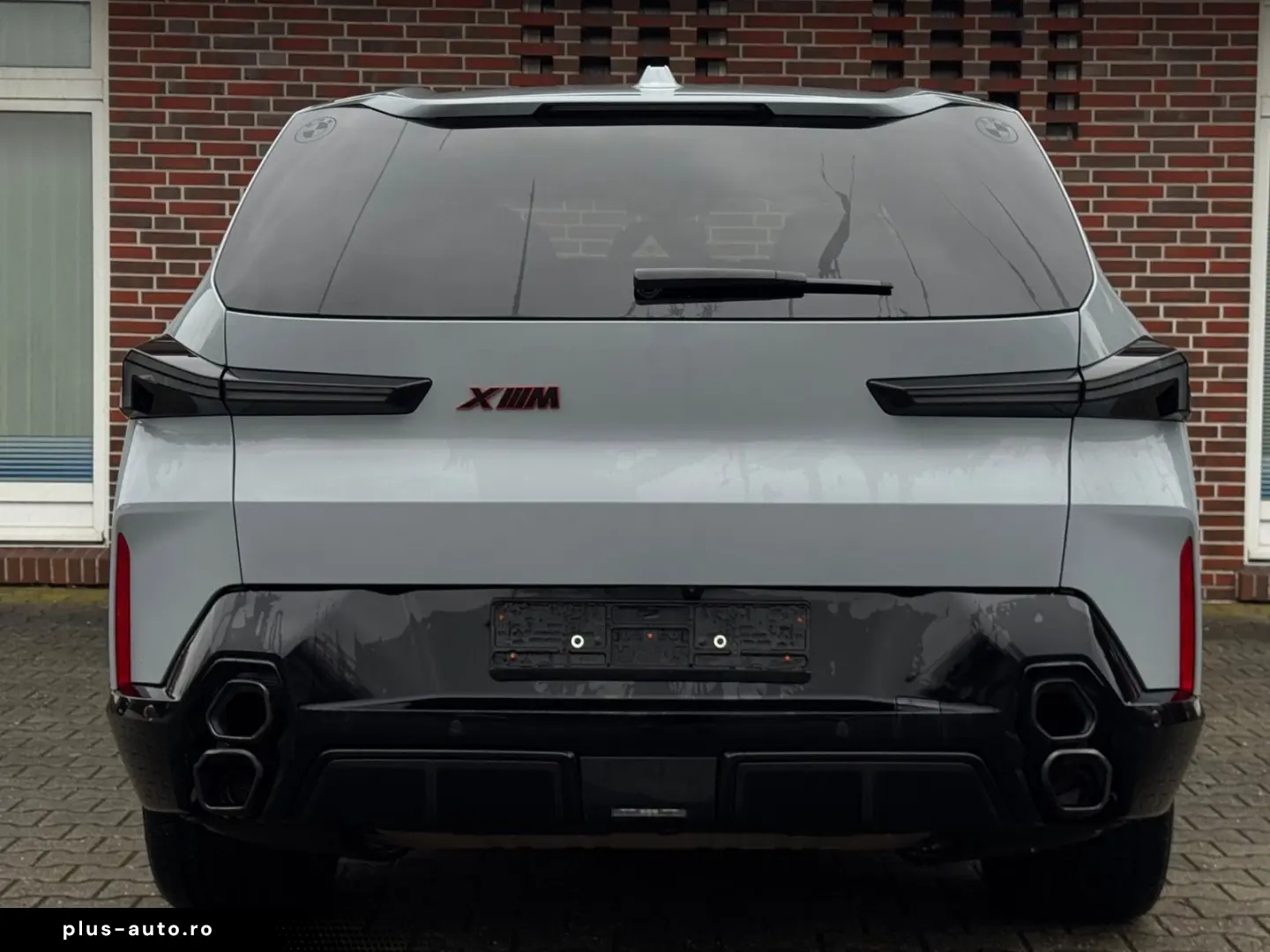 BMW XM LABEL RED  Bowers & Wilkins Massage Adapt.M