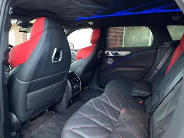 BMW XM LABEL RED  Bowers & Wilkins Massage Adapt.M