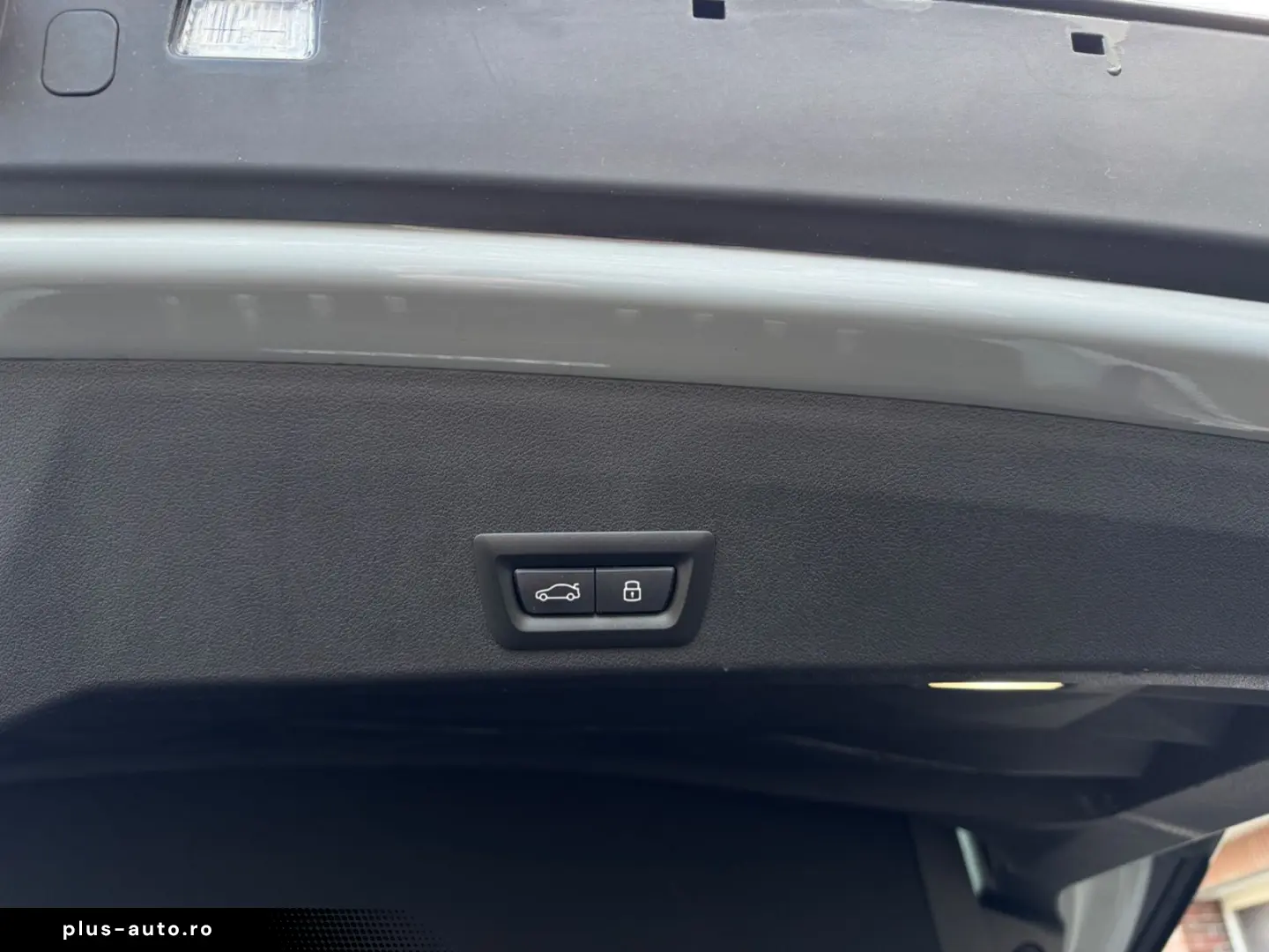 BMW XM LABEL RED  Bowers & Wilkins Massage Adapt.M