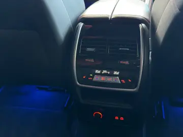 BMW XM LABEL RED  Bowers & Wilkins Massage Adapt.M