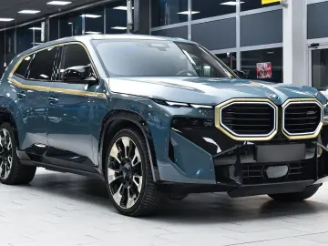 BMW XM 4.4 VintageLeather 23zol BowersWilkins Iconic