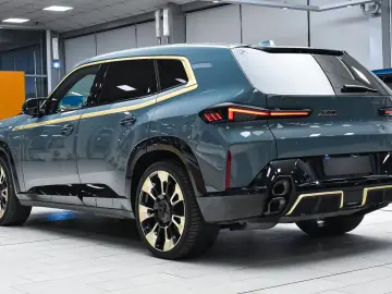 BMW XM 4.4 VintageLeather 23zol BowersWilkins Iconic