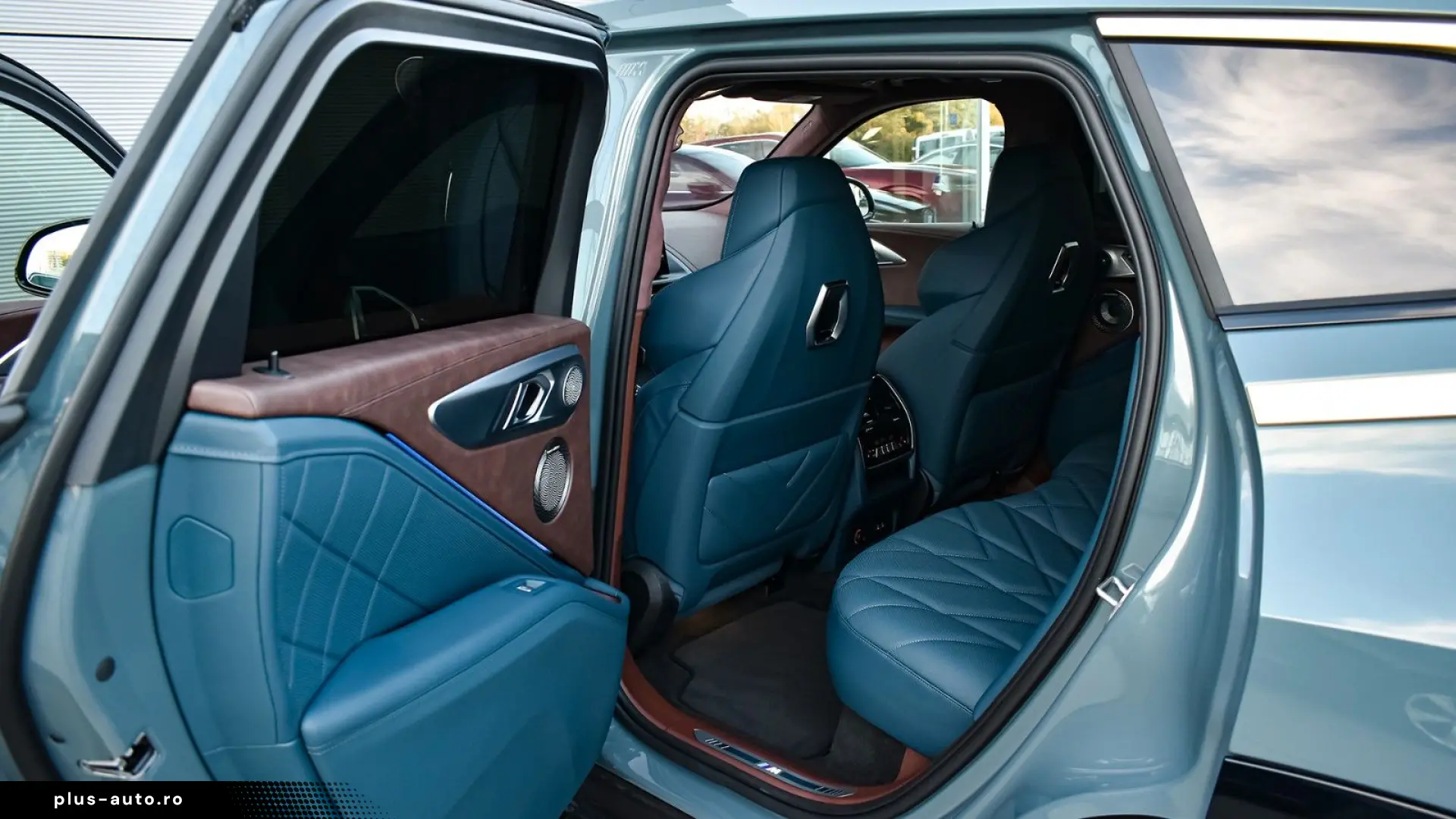 BMW XM 4.4 VintageLeather 23zol BowersWilkins Iconic