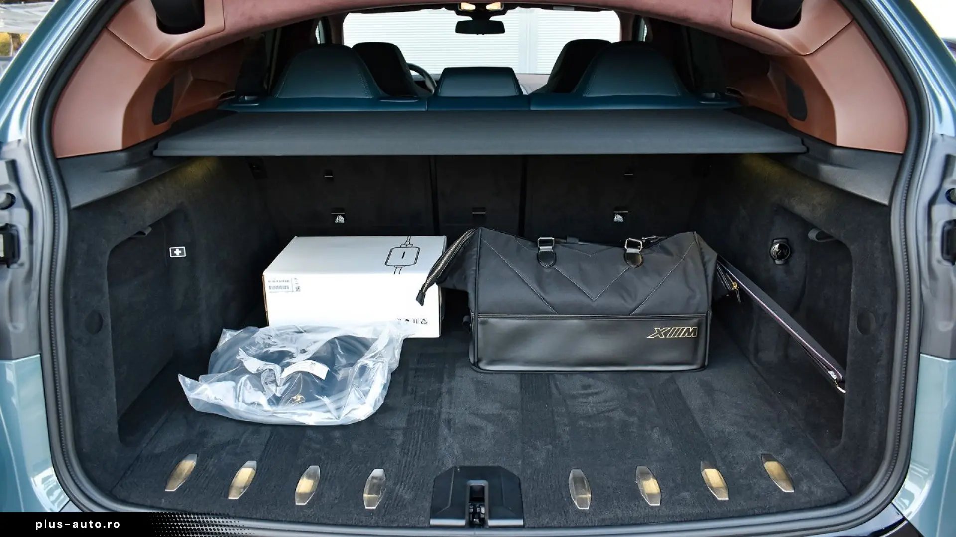 BMW XM 4.4 VintageLeather 23zol BowersWilkins Iconic