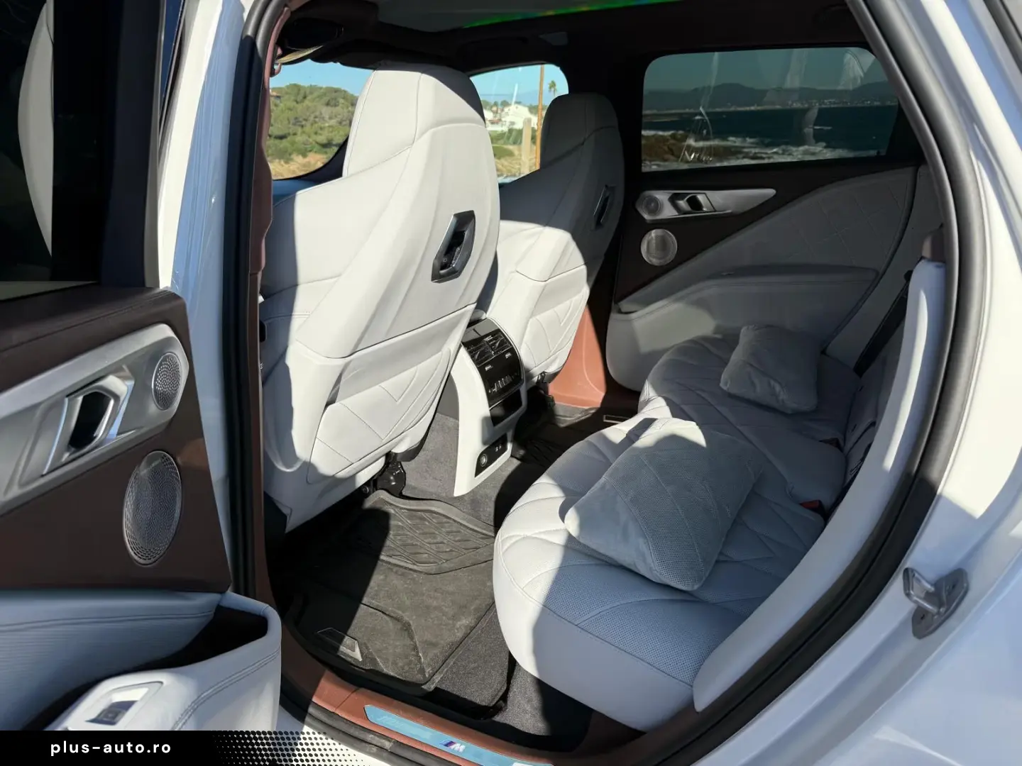 BMW XM50 e B&W Hochglanz Shadow