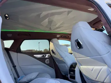 BMW XM50 e B&W Hochglanz Shadow