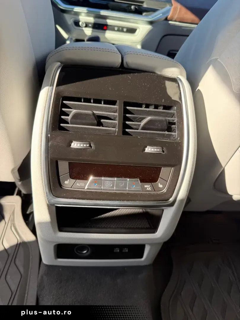 BMW XM50 e B&W Hochglanz Shadow