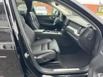 VOLVO XC60 B4 Diesel AWD Plus Dark