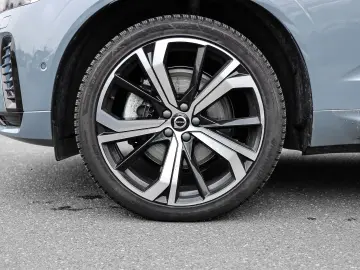 VOLVO XC60 Ultimate Dark Recharge Plug-In Hybrid AWD T