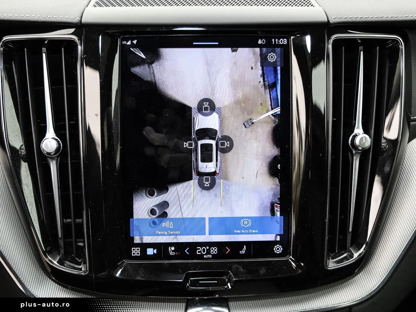 VOLVO XC60 Ultimate Dark Recharge Plug-In Hybrid AWD T