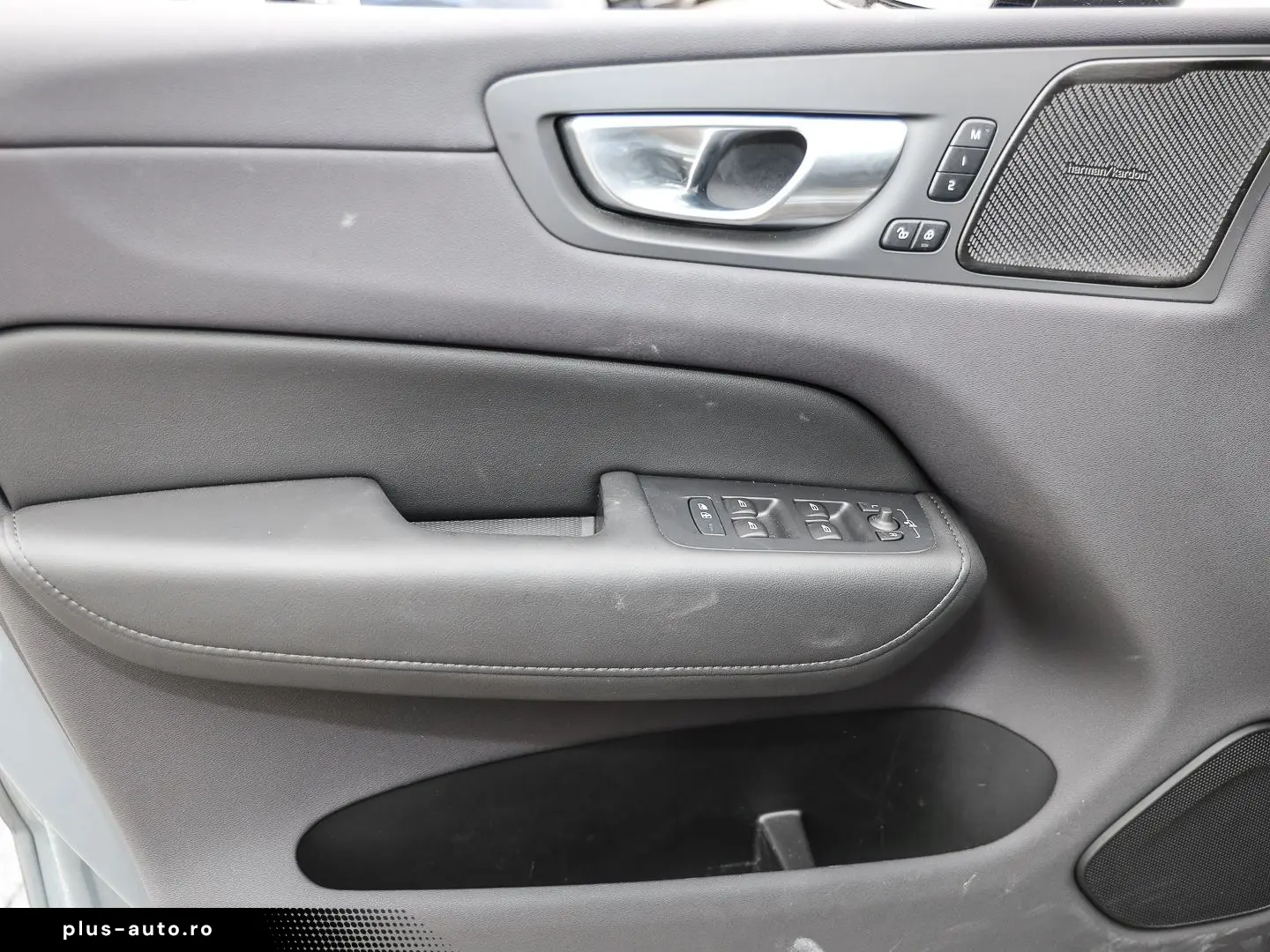 VOLVO XC60 Ultimate Dark Recharge Plug-In Hybrid AWD T