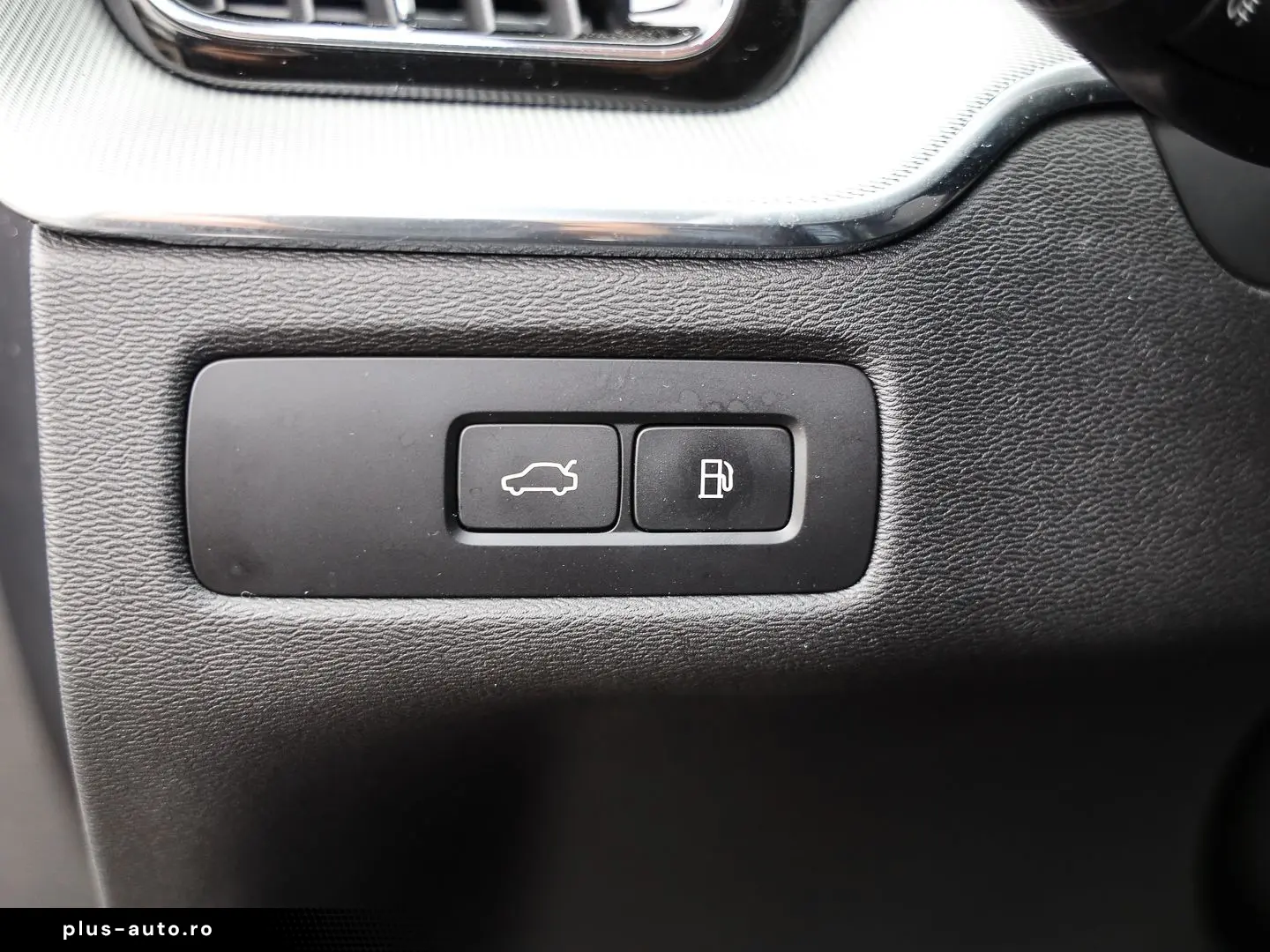 VOLVO XC60 Ultimate Dark Recharge Plug-In Hybrid AWD T