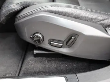 VOLVO XC60 Ultimate Dark Recharge Plug-In Hybrid AWD T