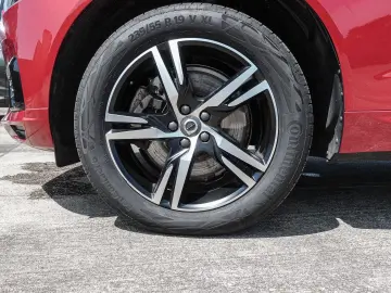 VOLVO XC60 R Design Recharge Plug-In Hybrid AWD T8