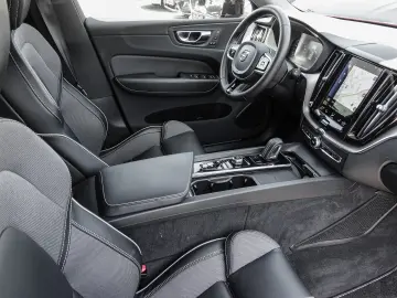 VOLVO XC60 R Design Recharge Plug-In Hybrid AWD T8