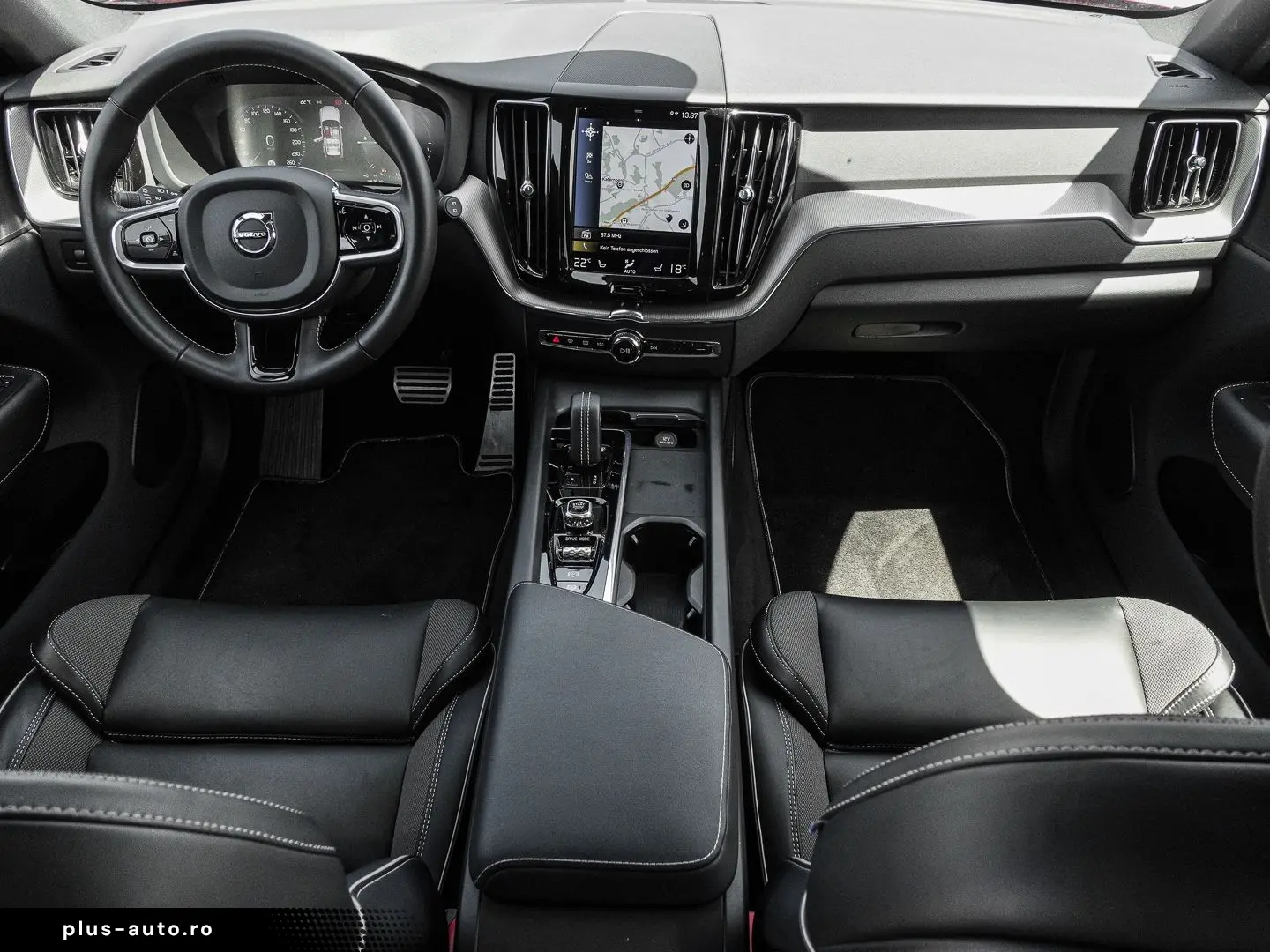 VOLVO XC60 R Design Recharge Plug-In Hybrid AWD T8