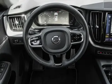 VOLVO XC60 R Design Recharge Plug-In Hybrid AWD T8