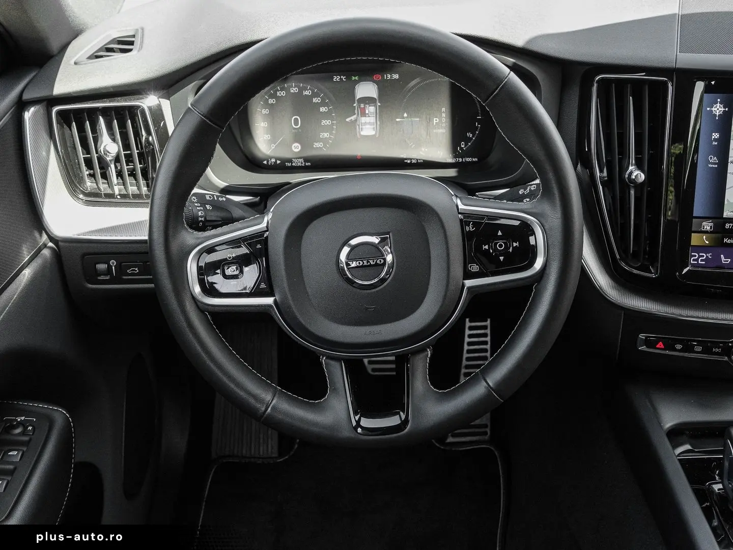 VOLVO XC60 R Design Recharge Plug-In Hybrid AWD T8