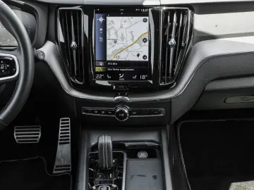 VOLVO XC60 R Design Recharge Plug-In Hybrid AWD T8