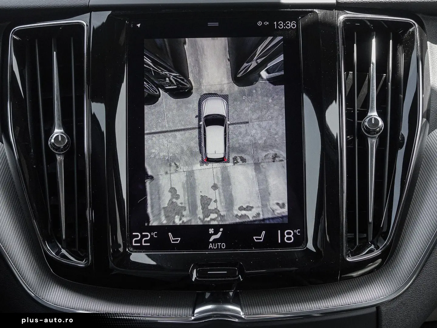 VOLVO XC60 R Design Recharge Plug-In Hybrid AWD T8