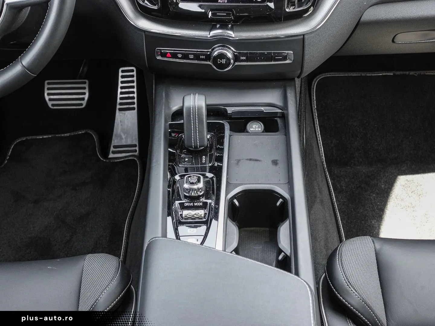 VOLVO XC60 R Design Recharge Plug-In Hybrid AWD T8