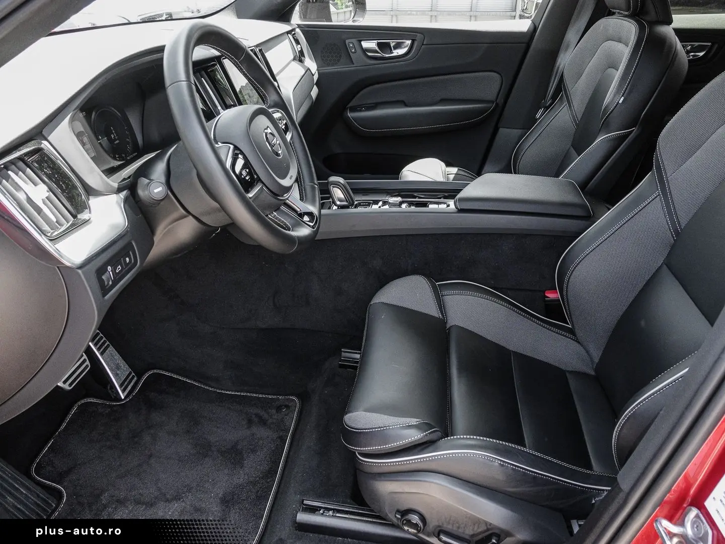 VOLVO XC60 R Design Recharge Plug-In Hybrid AWD T8