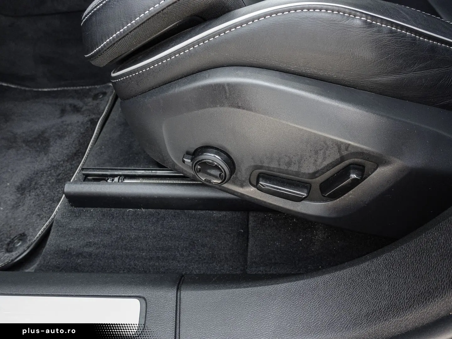 VOLVO XC60 R Design Recharge Plug-In Hybrid AWD T8