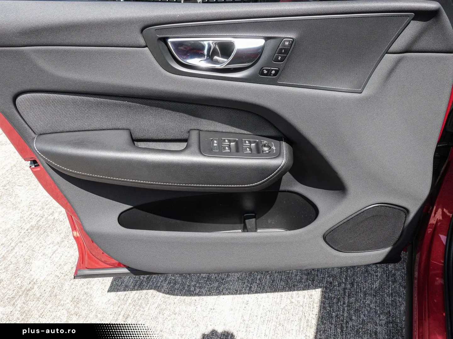 VOLVO XC60 R Design Recharge Plug-In Hybrid AWD T8