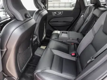 VOLVO XC60 R Design Recharge Plug-In Hybrid AWD T8