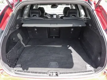 VOLVO XC60 R Design Recharge Plug-In Hybrid AWD T8