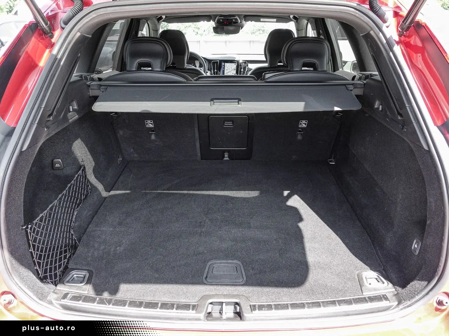 VOLVO XC60 R Design Recharge Plug-In Hybrid AWD T8