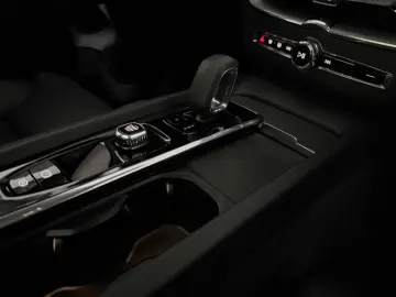 VOLVO XC60 B 5Ultimate Dark AWD Panorama