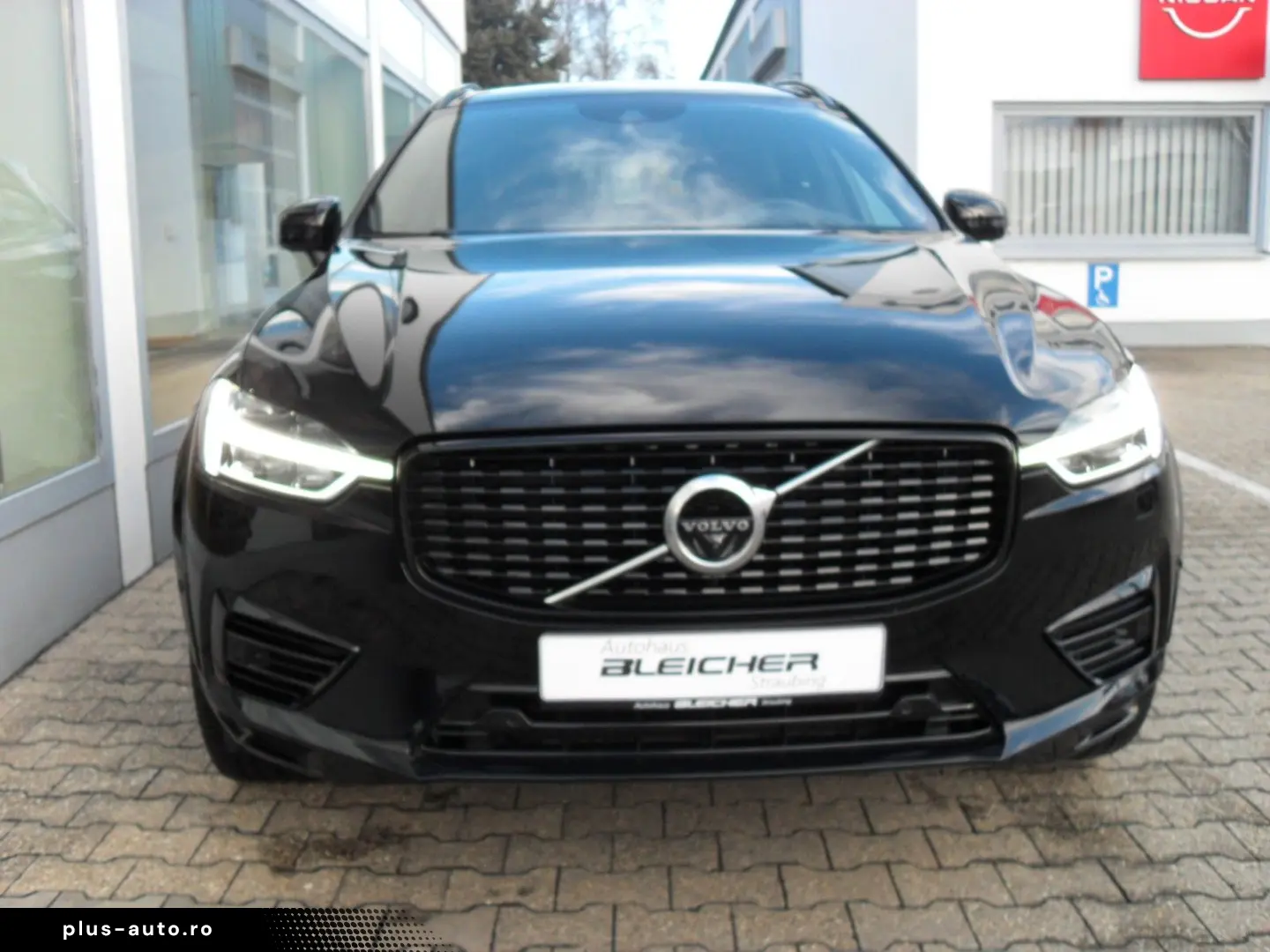 VOLVO XC 60 T8 R Design AWD   Head UP   AHK   PD   WP