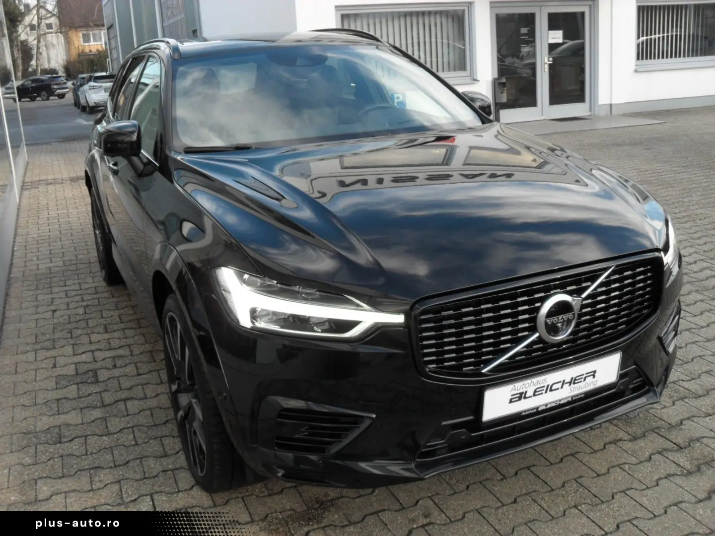 VOLVO XC 60 T8 R Design AWD   Head UP   AHK   PD   WP
