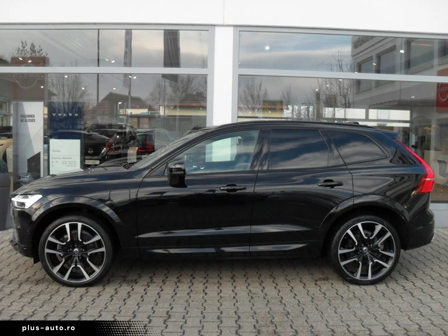 VOLVO XC 60 T8 R Design AWD   Head UP   AHK   PD   WP