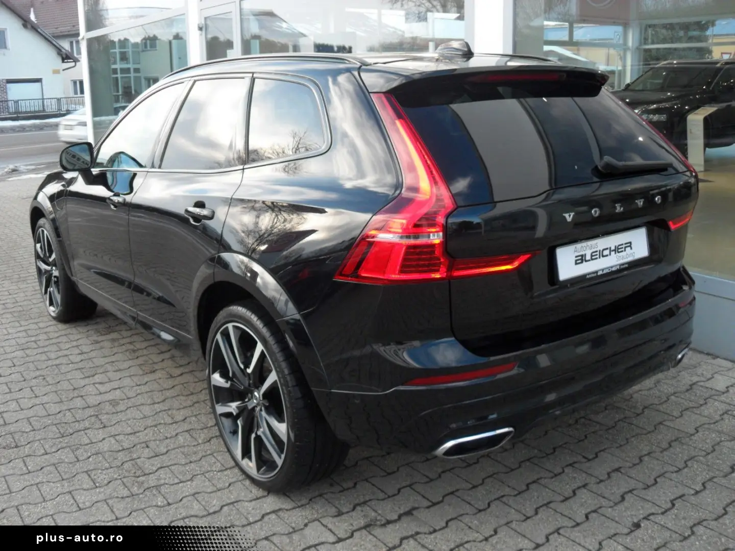 VOLVO XC 60 T8 R Design AWD   Head UP   AHK   PD   WP