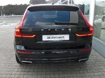 VOLVO XC 60 T8 R Design AWD   Head UP   AHK   PD   WP