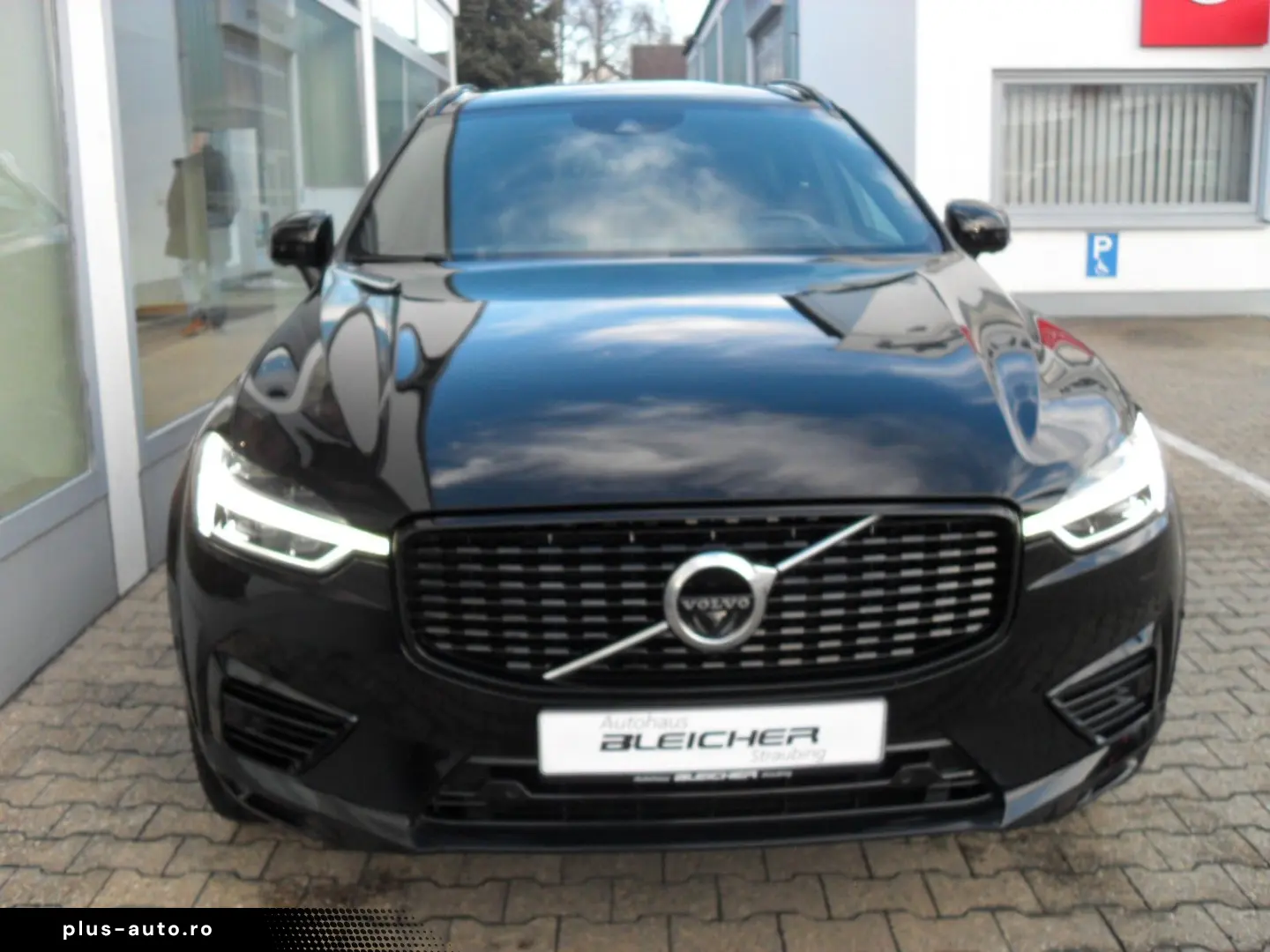VOLVO XC 60 T8 R Design AWD   Head UP   AHK   PD   WP