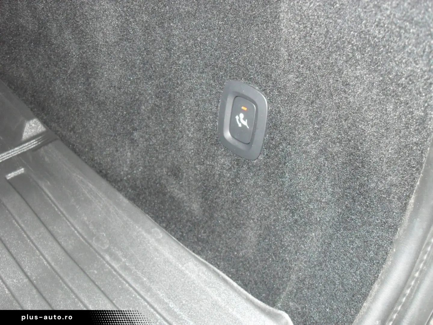 VOLVO XC 60 T8 R Design AWD   Head UP   AHK   PD   WP