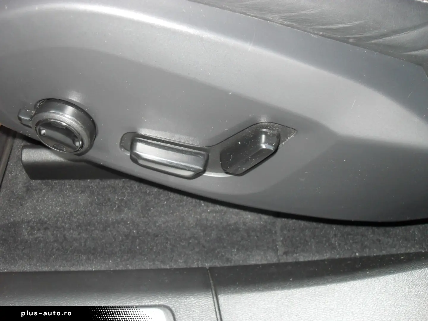 VOLVO XC 60 T8 R Design AWD   Head UP   AHK   PD   WP