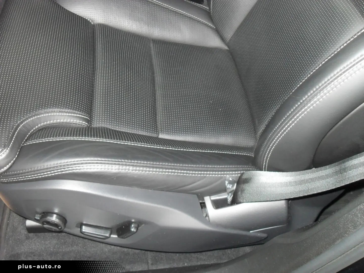 VOLVO XC 60 T8 R Design AWD   Head UP   AHK   PD   WP