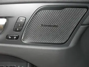 VOLVO XC 60 T8 R Design AWD   Head UP   AHK   PD   WP