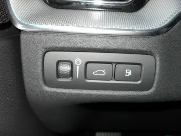 VOLVO XC 60 T8 R Design AWD   Head UP   AHK   PD   WP