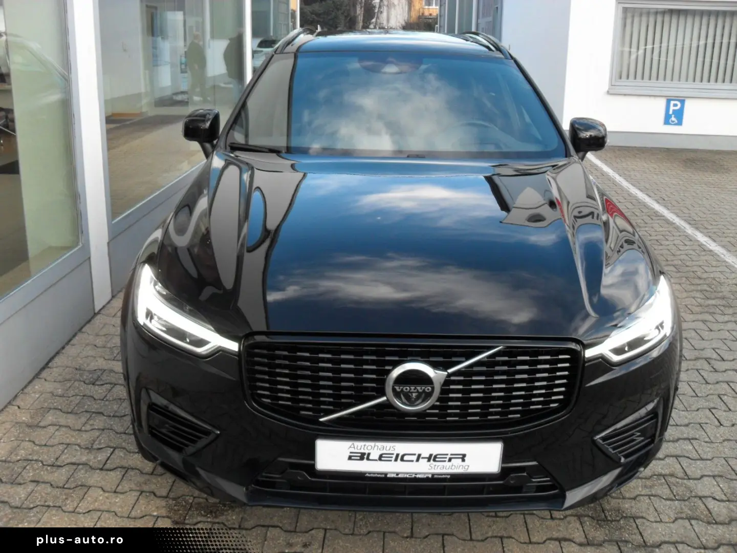 VOLVO XC 60 T8 R Design AWD   Head UP   AHK   PD   WP