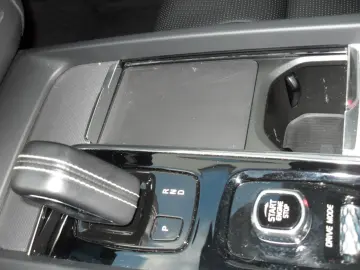 VOLVO XC 60 T8 R Design AWD   Head UP   AHK   PD   WP