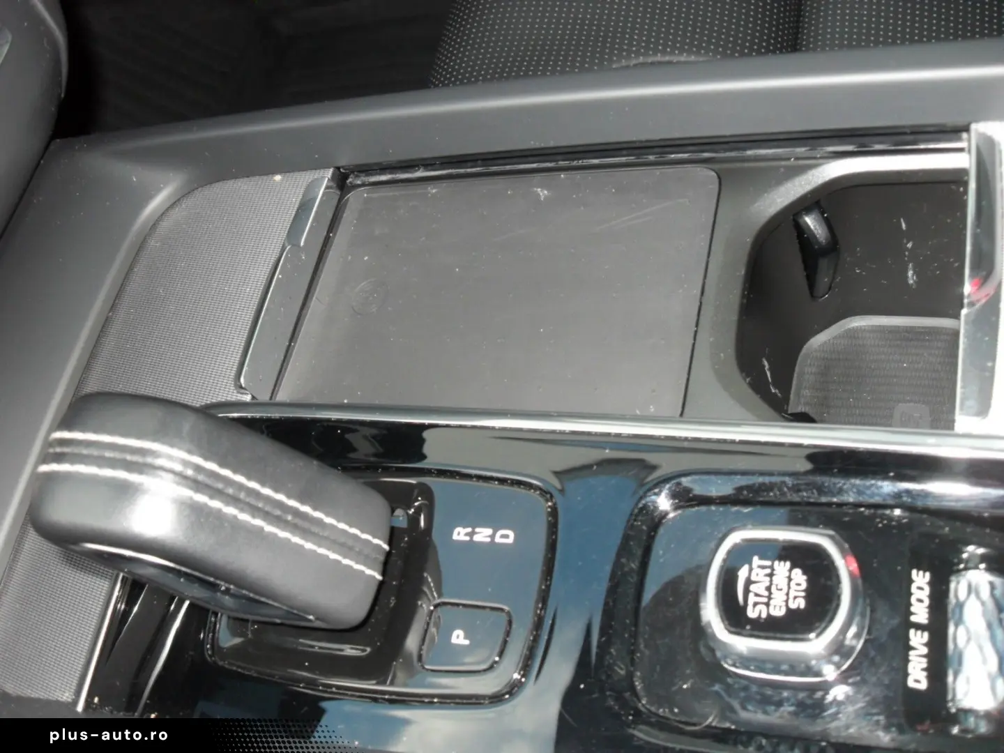 VOLVO XC 60 T8 R Design AWD   Head UP   AHK   PD   WP